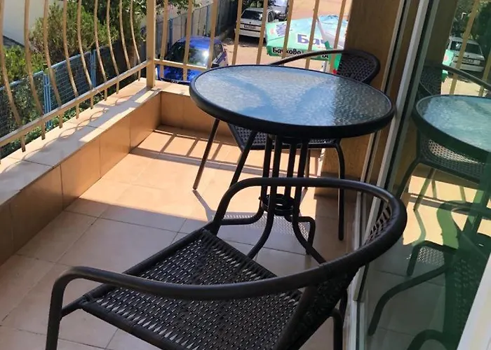 아파트 първа линия лазур 포마리