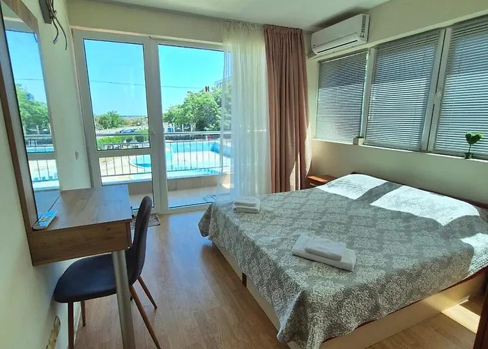 아파트 първа линия лазур 포마리