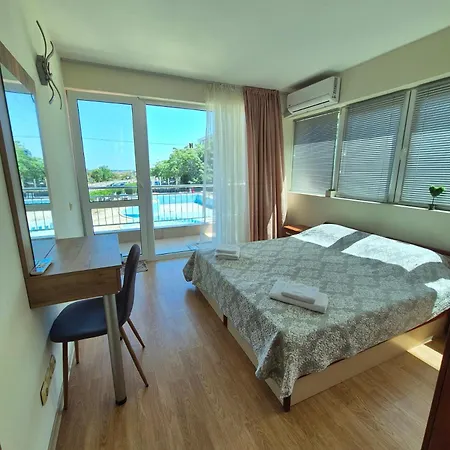 Apartman първа линия лазур Pomorie